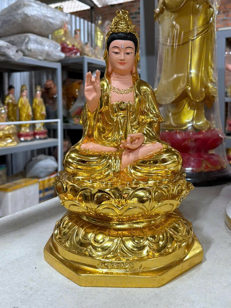 Tôn tượng Quan Âm ngồi 40cm dát vàng